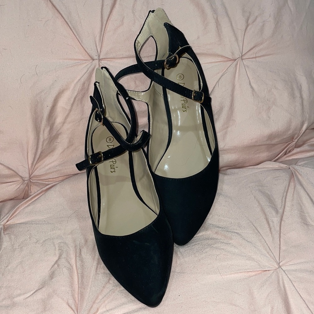 BLACK FLATS